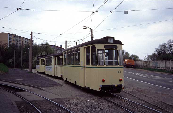 JE02043